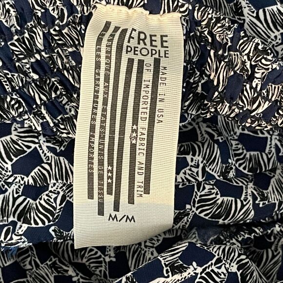 Free People Zebras Puffer Cropped Off The Shoulder Top Women's Size Medium - Picture 7 of 11